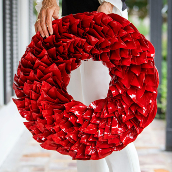 Red Lacquer Wreath