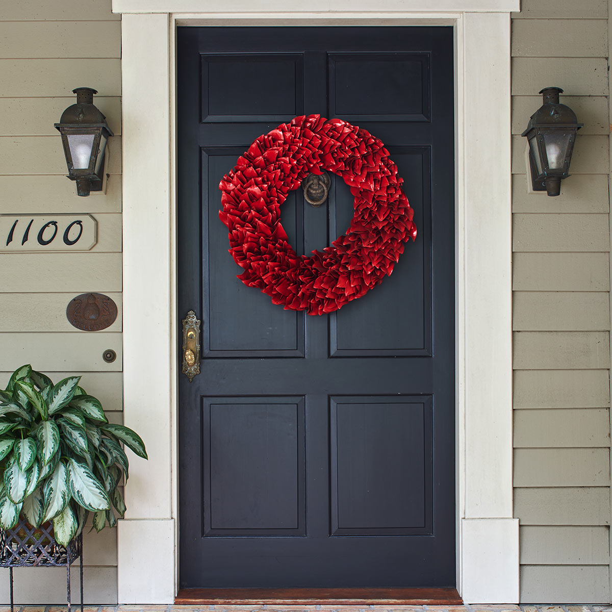 Red Lacquer Wreath